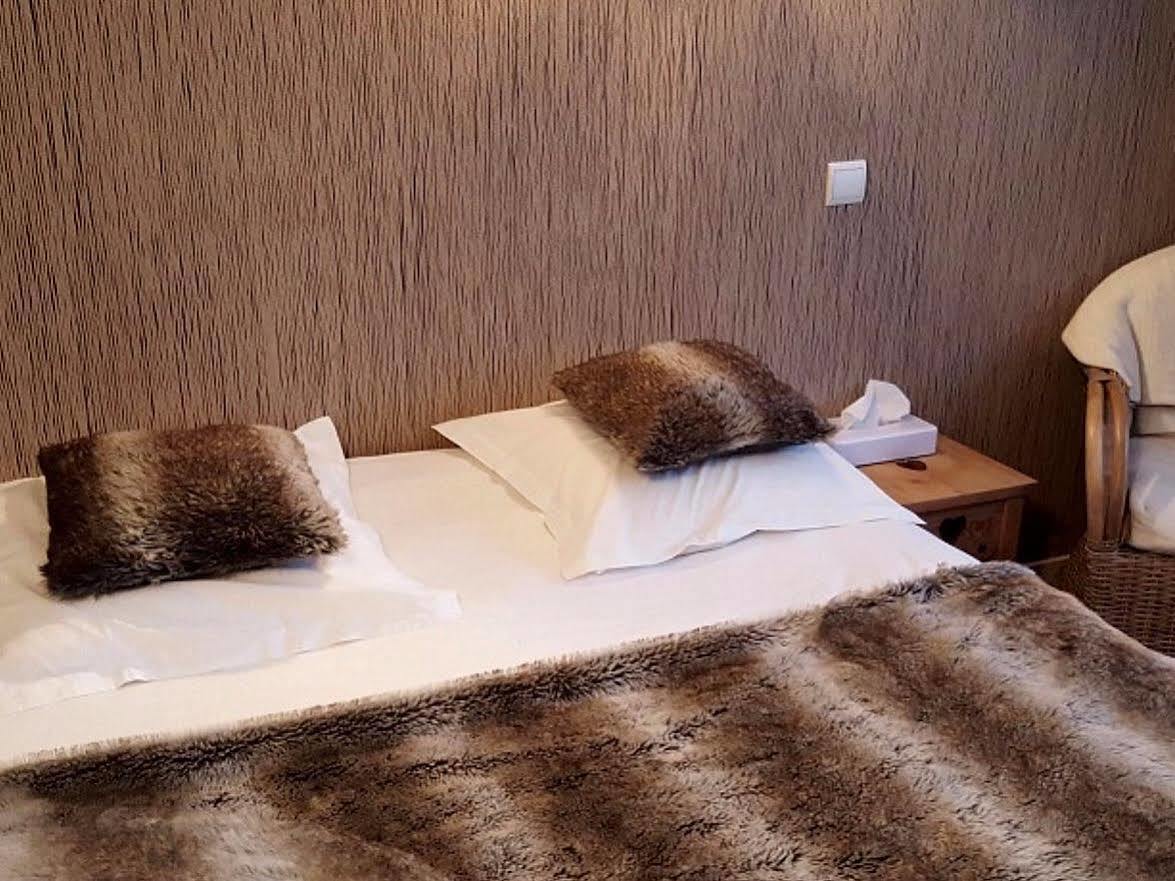 Logis Hotel Les Sapins Le Ménil Eksteriør billede
